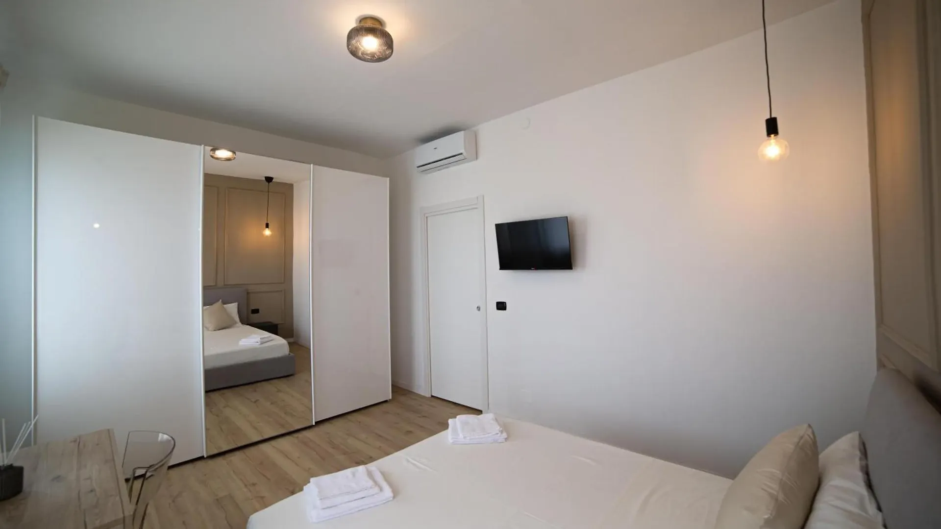 Appartamento Casa Enea - Luxury House Milano Navigli 0*,
