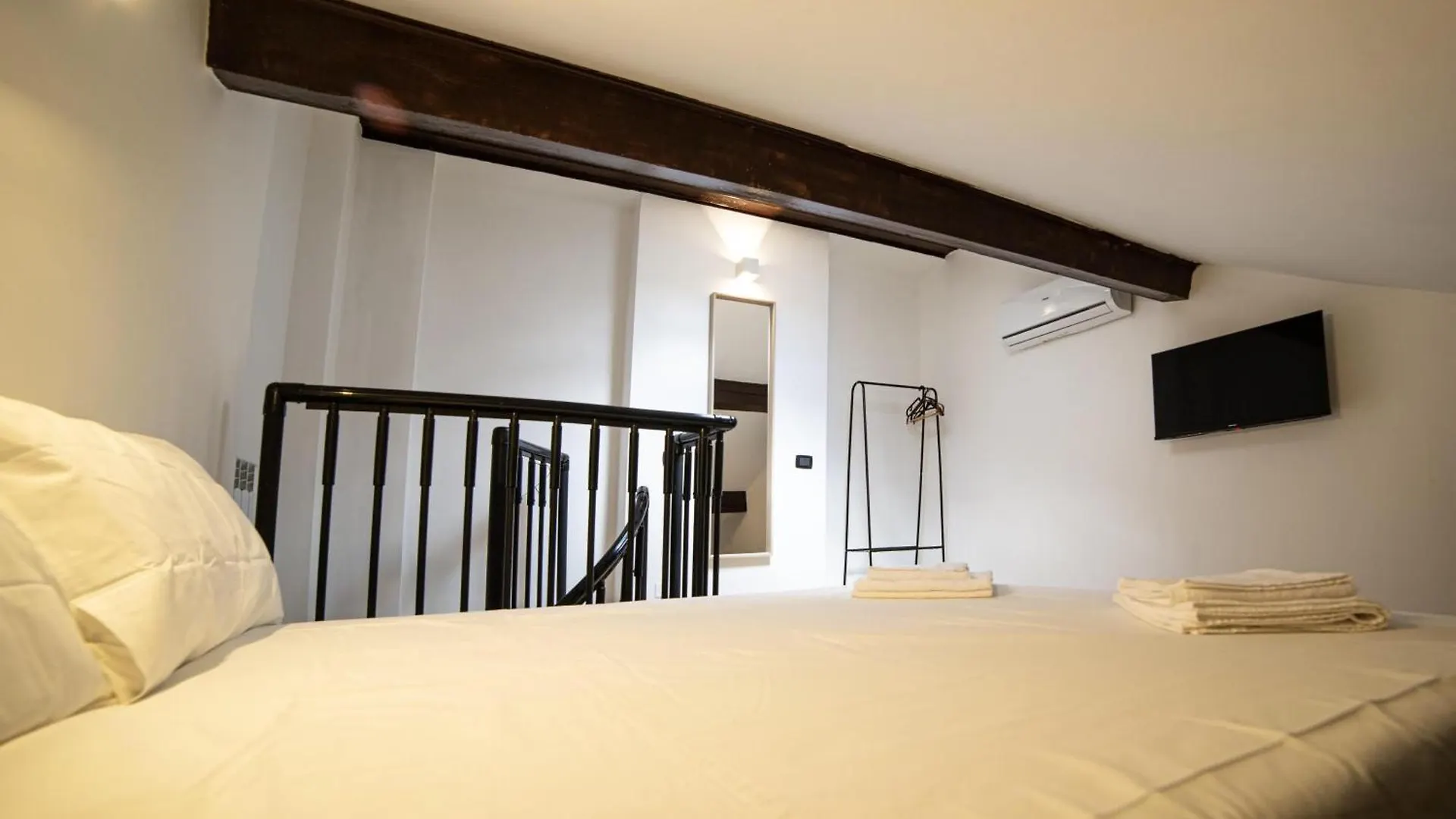 Casa Enea - Luxury House Milano Navigli Apartment 0*, Milan Italy